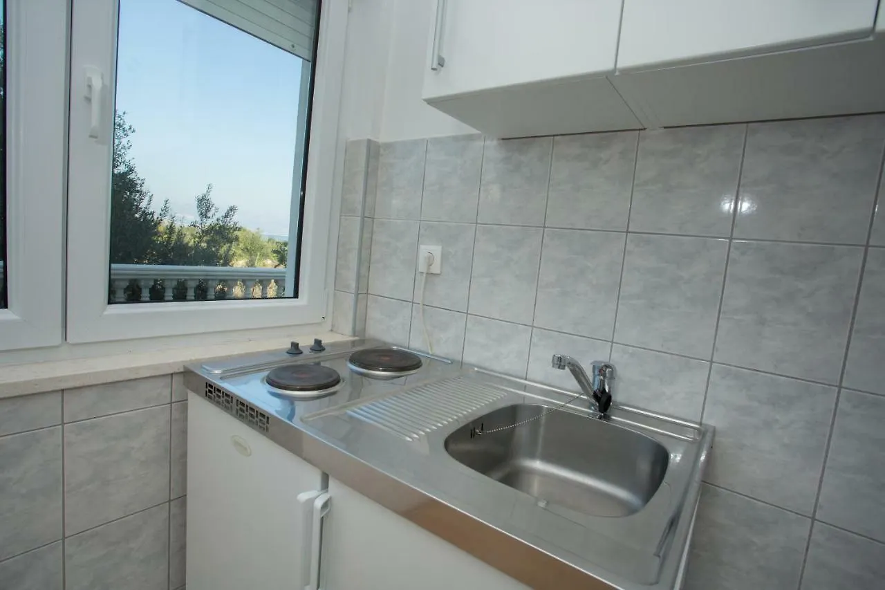 Beach Studio Apartment Tina Kastela