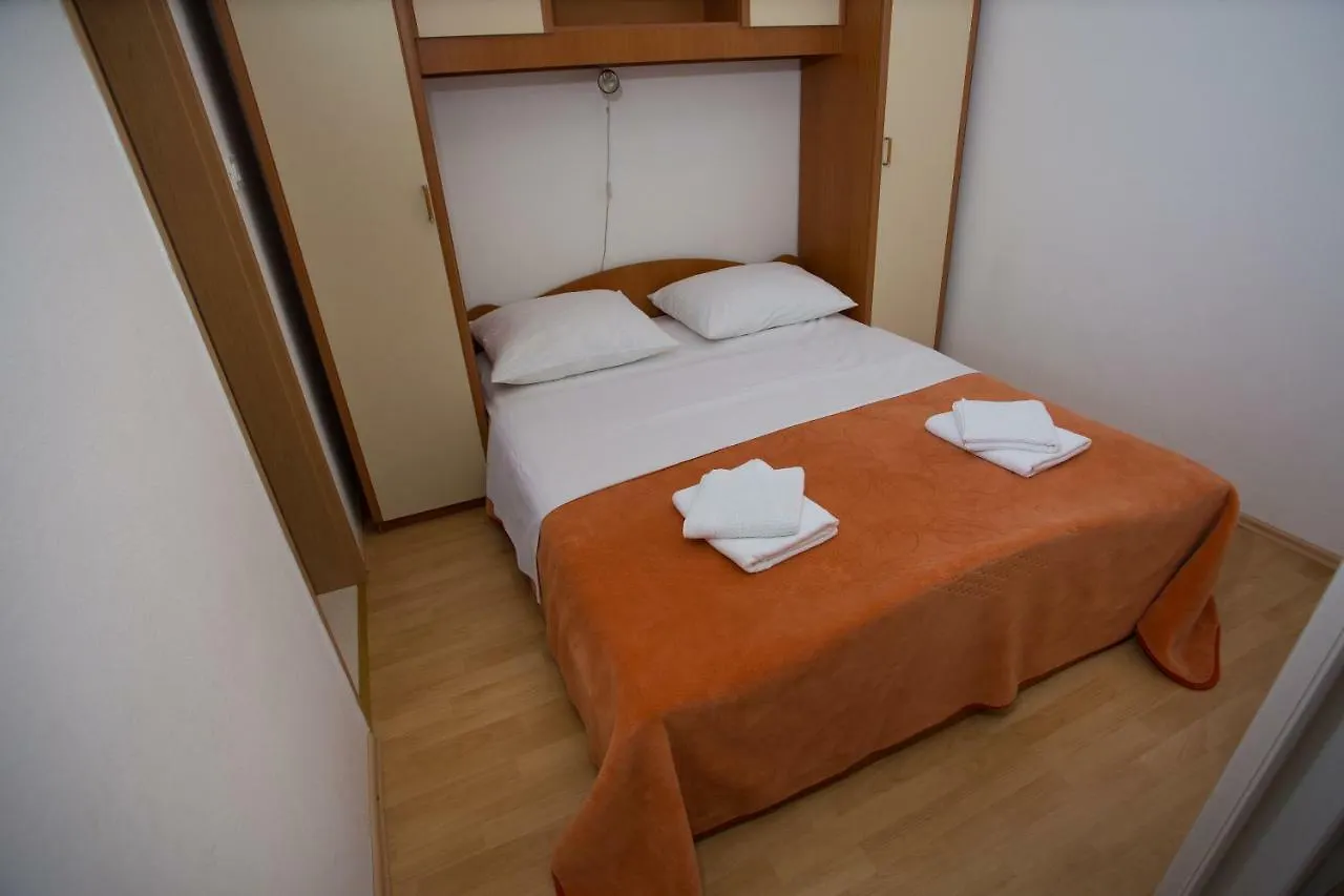 Beach Studio Apartment Tina Kastela
