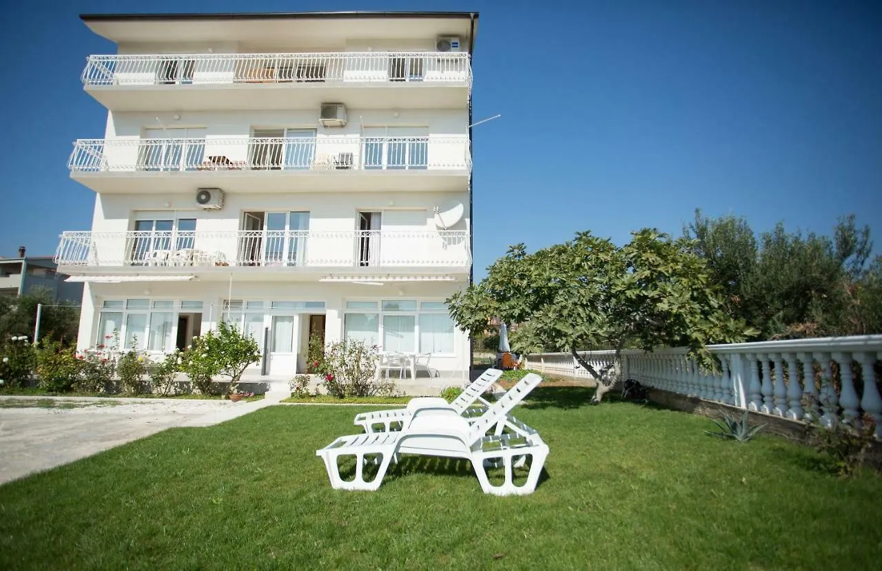 Beach Studio Apartment Tina Kastela