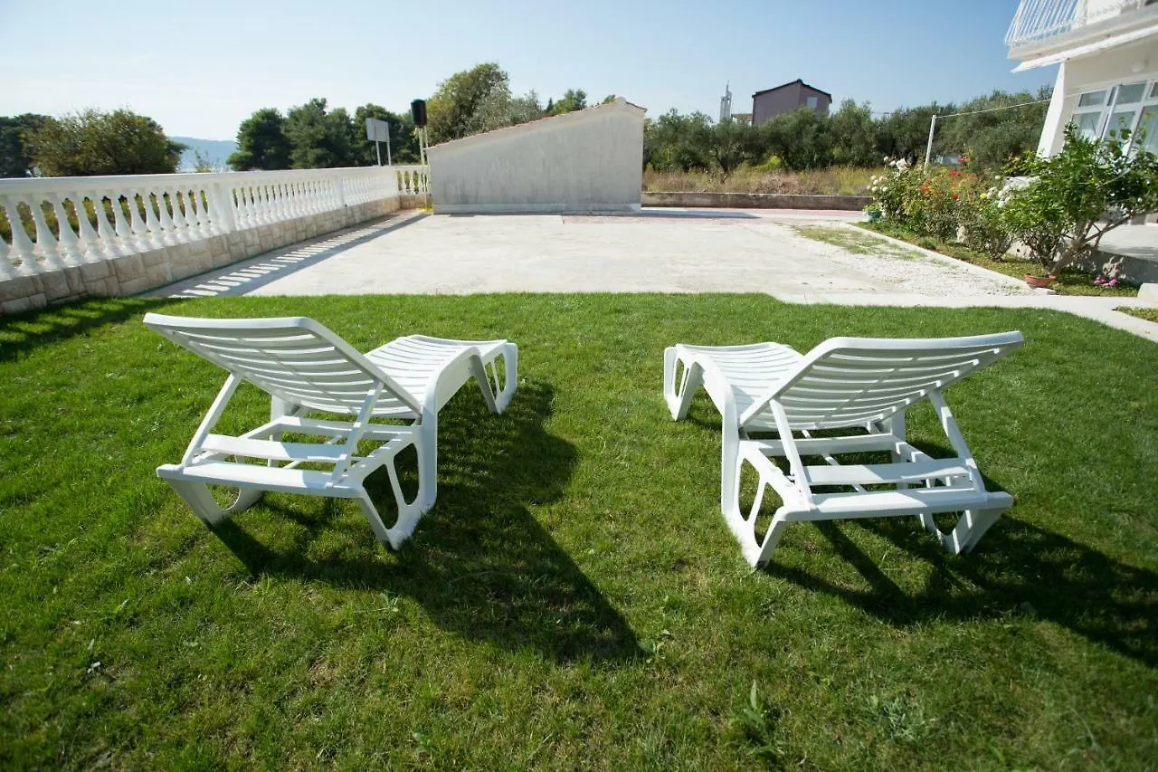 Beach Studio Apartment Tina Kastela