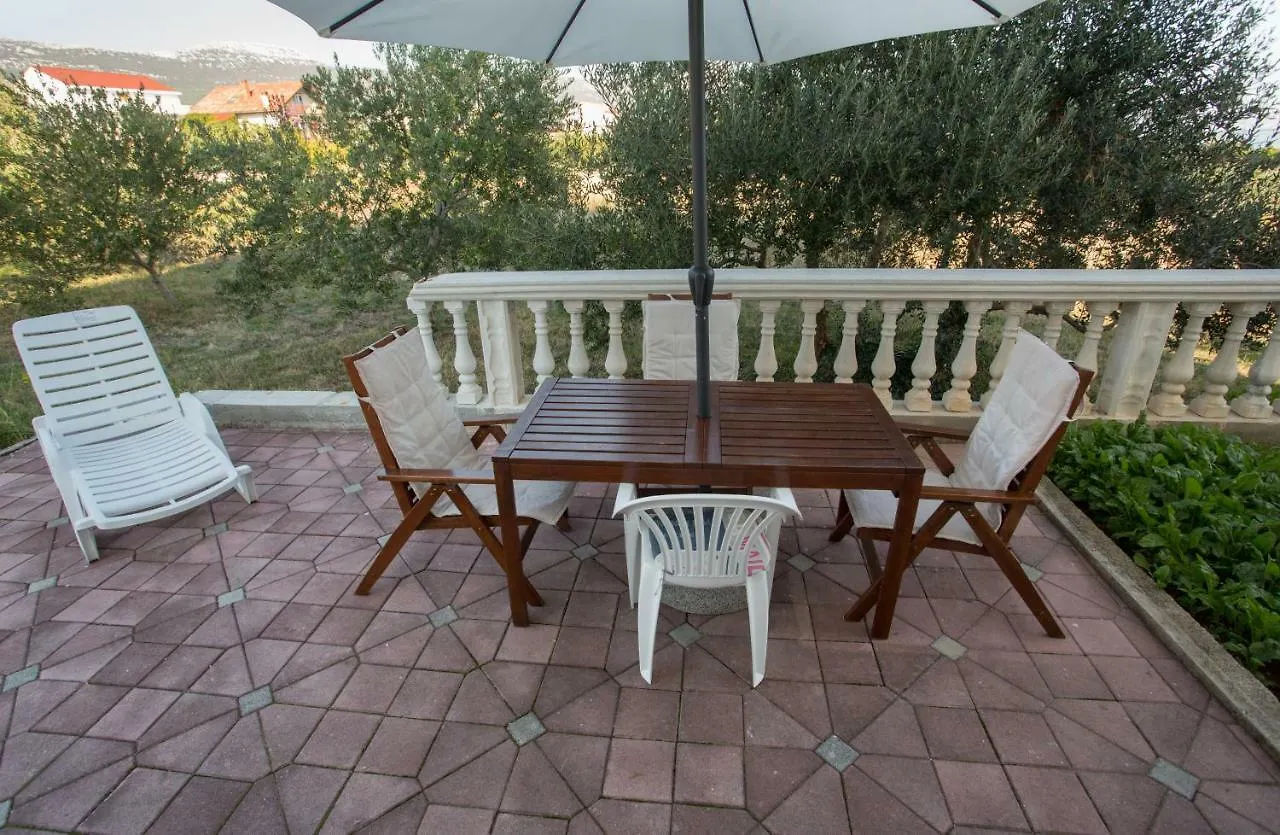 Beach Studio Apartment Tina Kastela