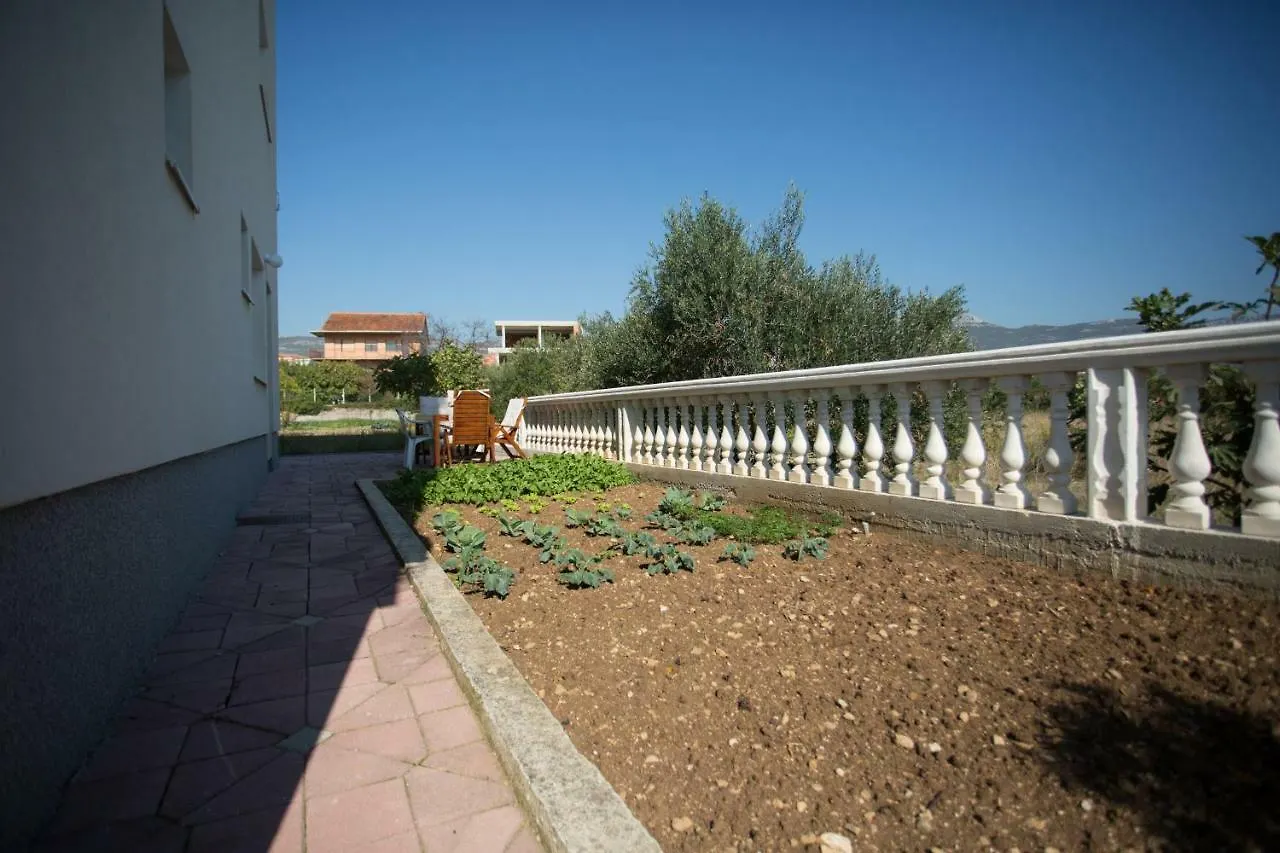 Beach Studio Apartment Tina Kastela