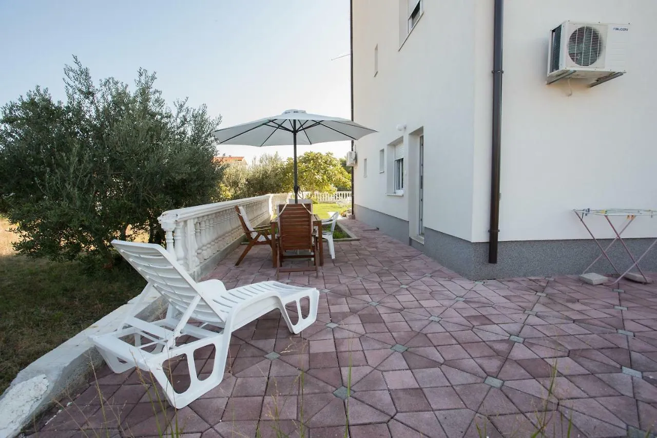 Beach Studio Apartment Tina Kastela